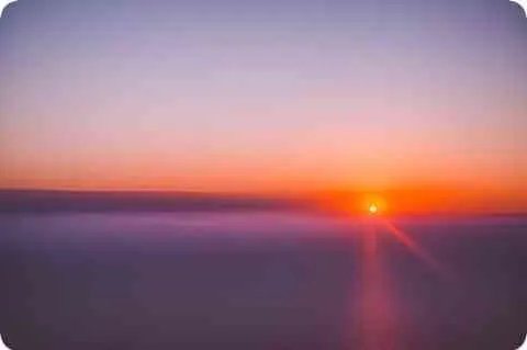 广东话：今日又系边度威啊 是什么意思？怎么回答？谢谢！