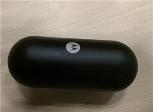 摩托罗拉vervebuds400耳机怎么将两只耳机配对