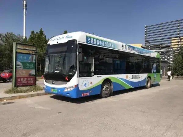 沈阳一公交车发生爆炸，有人员受伤，导致爆炸的原因是什么？