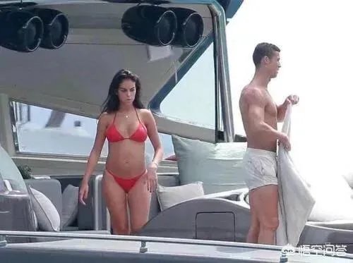 C罗成功求婚乔治娜，乔治娜的哪一点最招人喜欢呢？颜值、身材、性格还是时尚穿搭？