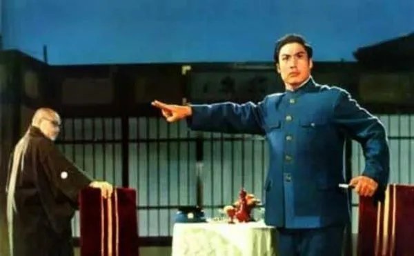 钱浩梁在生前是因什么而一举成名的？