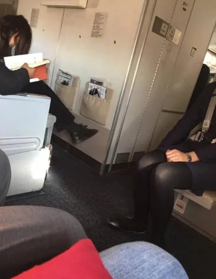 北京飞成都航班起飞20分钟后为什么返航？