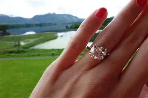 10克拉钻戒多少钱 十克拉钻石到底有多大