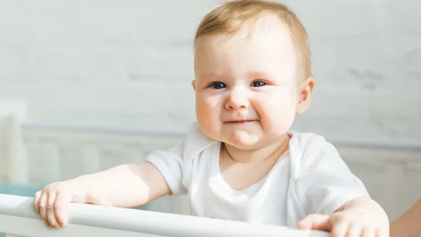 宝宝长奶癣的原因是什么？宝宝长奶癣如何医护？