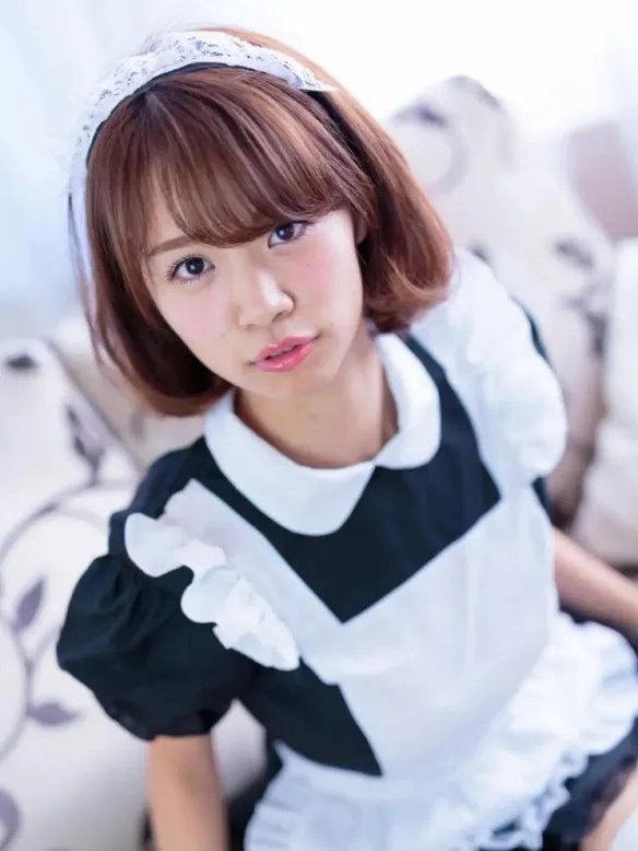 散发轻熟性感的魅力！号称日本“魔鬼上围”菜乃花！