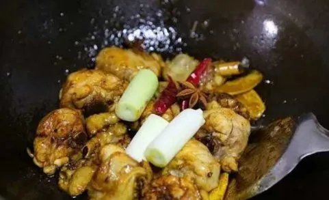 红烧鸡块怎么烧好吃又嫩呢？