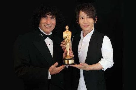 2013年王力宏冲到春晚后台，怒甩刘谦耳光，当年到底发生了什么？