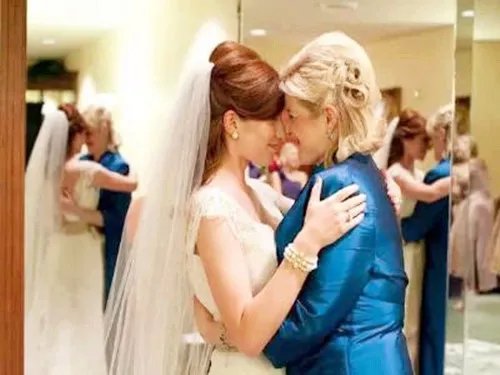 女儿结婚妈妈穿什么衣服好 新娘母亲着装技巧