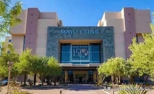 美国愿意花那么多钱给失业人群，为什么不免费治疗新冠？