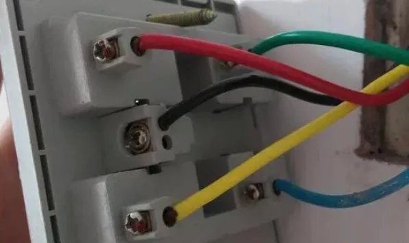 三孔插座怎么接线