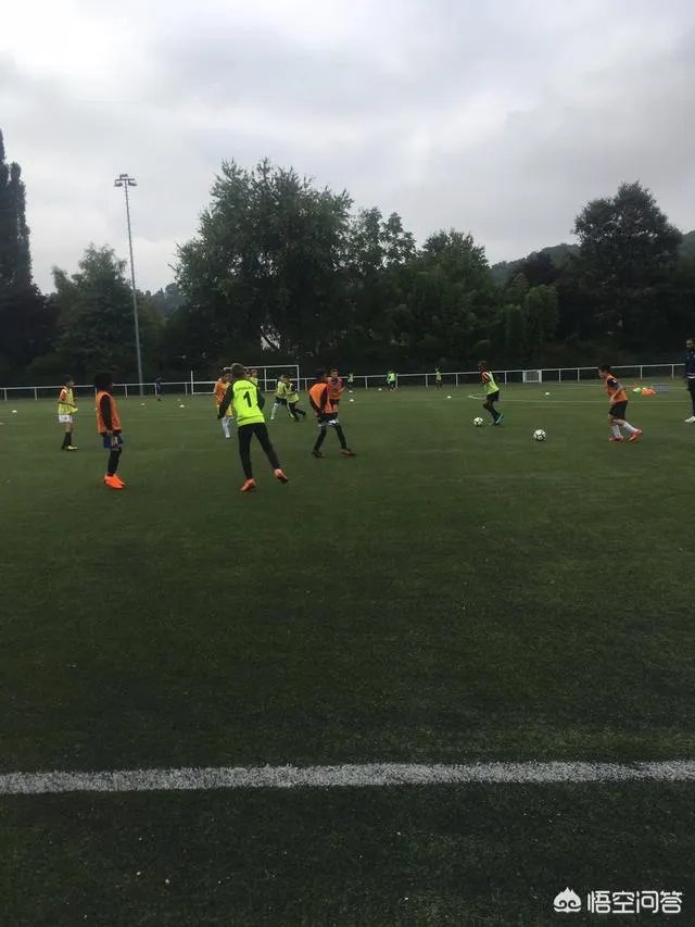 为什么会出现赛前热身受伤，足球比赛赛前热身都做些什么？