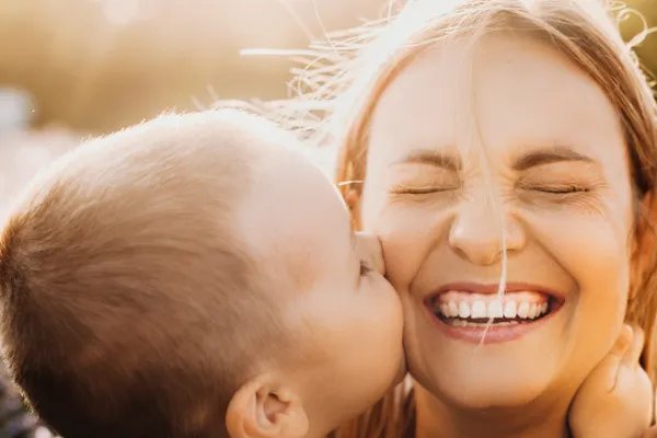 育婴师多少钱一个月