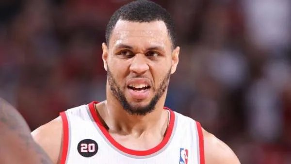 罗伊为什么退役