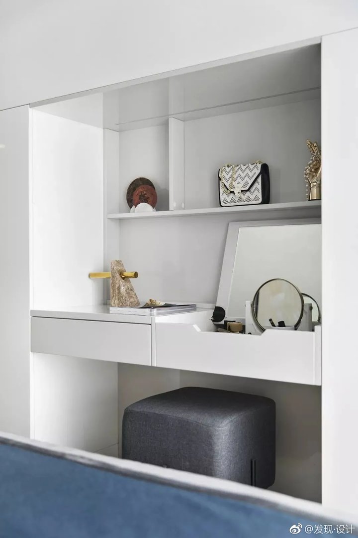 东莞万科金域广场Loft公寓都市生活中，日常的状态充满忙碌与...