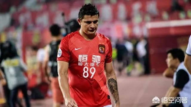 国足最新一期大名单出炉，锋线上有三名中锋，艾克森会再一次被安排到边路位置上吗？