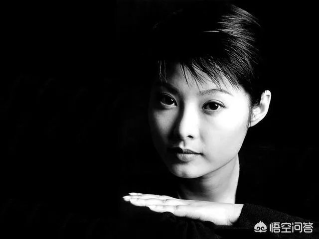 袁立做慈善微博晒图，被骂到处张扬吸眼球，做慈善就应该低调吗？