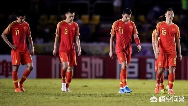 国足最新一期大名单出炉，锋线上有三名中锋，艾克森会再一次被安排到边路位置上吗？