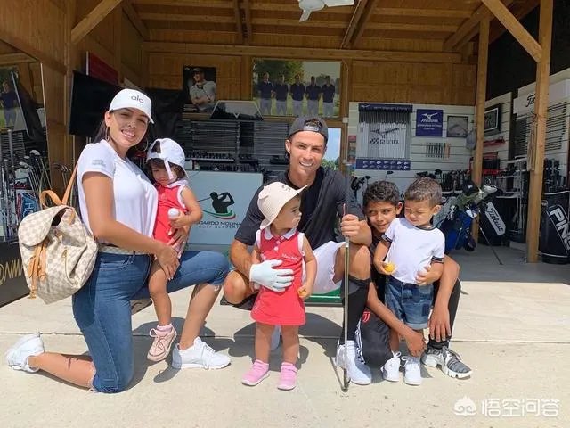 C罗女友乔治娜晒独自游玩美照，刚29分钟点赞数就超过了18万，你怎么看？