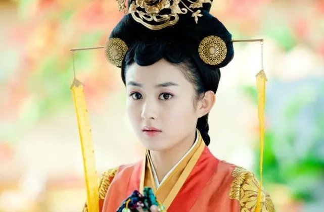 赵丽颖33岁生日，冯绍峰祝福瞬间被淹没，这到底是怎么回事？