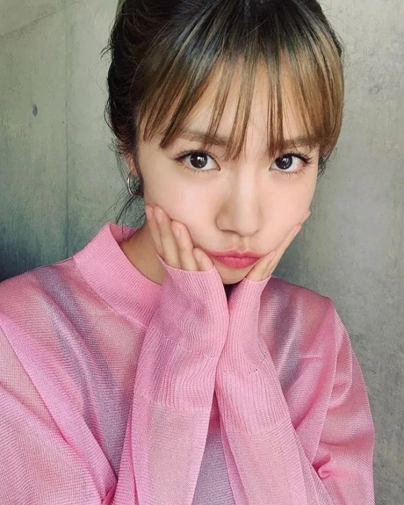 散发轻熟性感的魅力！号称日本“魔鬼上围”菜乃花！