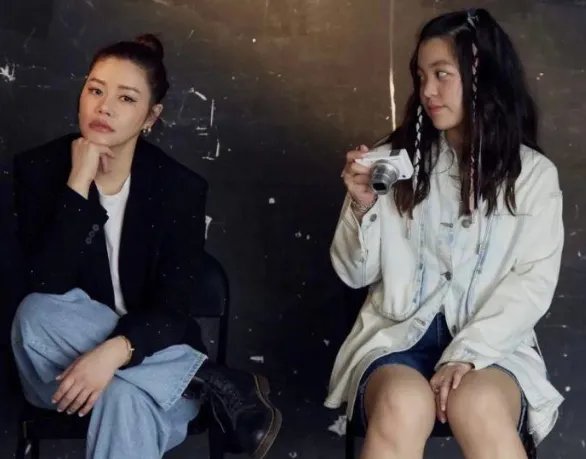 钟嘉晴上节目做嘉宾，当众感激范姜，她和范姜是什么关系？