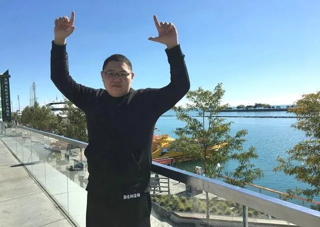 《LOL》PDD被曝签约斗鱼 年后直播