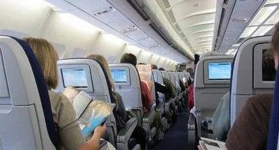 一男子登机后才收到检测呈阳性通知，其他乘客需要隔离吗？