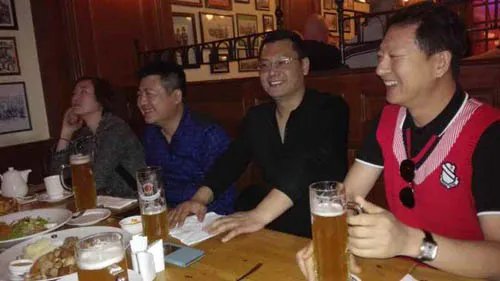 网曝郑爽爸歌厅撩妹  回应：朋友聚会而已