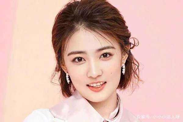 英气逼人的徐璐在之前是一位军人，如果不进娱乐圈，她留在部队会怎么样？