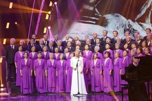 关于平均74岁的清华学霸合唱团唱少年一事，你有何看法？