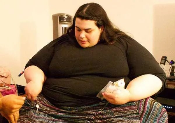300斤女孩一年减掉半个自己，她是怎样做到的？