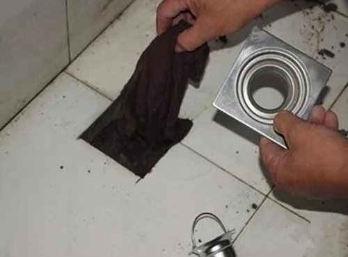 防臭地漏芯怎么取出来