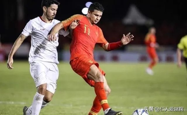 国足最新一期大名单出炉，锋线上有三名中锋，艾克森会再一次被安排到边路位置上吗？