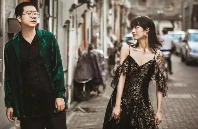 李诞黑尾酱同框与路人合影，两人的婚变是否真的只是造谣？