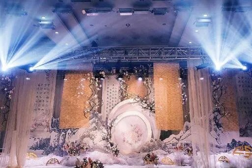 时尚婚礼装扮是什么样的 自己布置婚礼会场攻略是什么