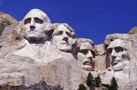 美国的总统山在哪里？上面雕刻的人分别是谁？