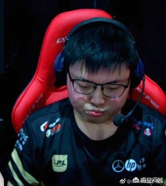 Uzi直播间再现神级自黑“害怕我去洗澡？”卷毛听得都一阵无语！你怎么看？