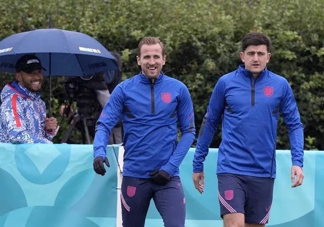 欧洲杯1/8决赛对阵出炉！多组强强对话，哪些球队能挺进八强？