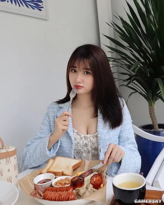 可爱风嫩模兼具好身材 00后越南Tiktok第一正妹