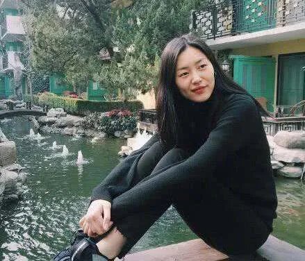 刘雯解约蔻驰后获国人力挺，18线小厂家愿花百万邀请其代言，后来如何？