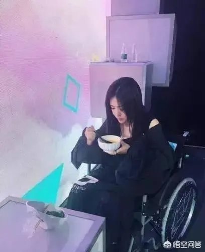 刘德华拍戏时坠马受伤,演员拍戏时到底有多拼?