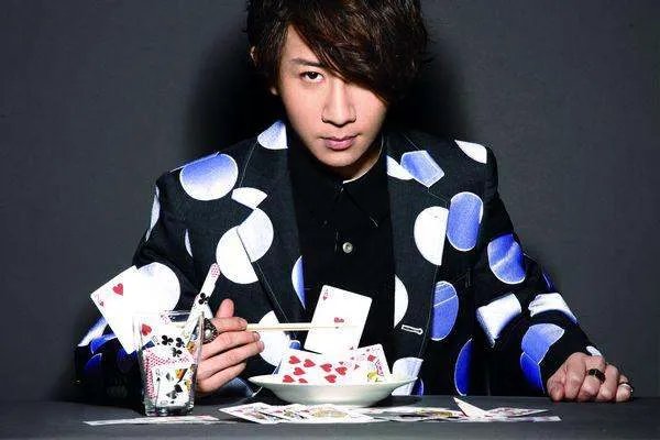 2013年王力宏冲到春晚后台，怒甩刘谦耳光，当年到底发生了什么？