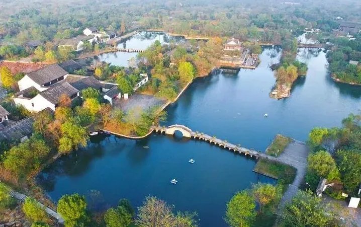 中国的第一个集城市湿地公园是什么？