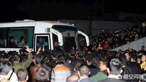 马布里当年在球员通道暴打山西队球迷被围堵大巴车，当时是怎么回事？