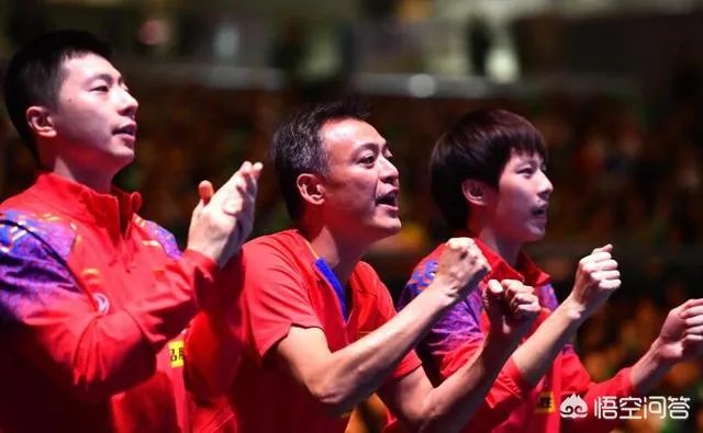 乒乓球男团半决赛，李宁为何跟刘国梁同框出镜观战中日焦点赛呢？