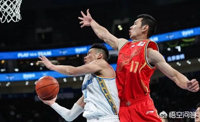 今晚的CBA，林书豪身穿印有自己和高以翔合影的球鞋出战，以此来缅怀好友，你怎么看？