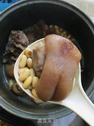 猪蹄炖黄豆