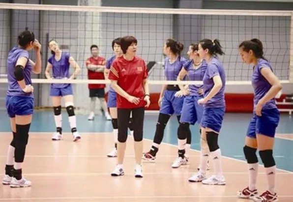 郎平为什么到美国执教？