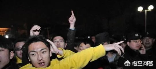 马布里当年在球员通道暴打山西队球迷被围堵大巴车，当时是怎么回事？