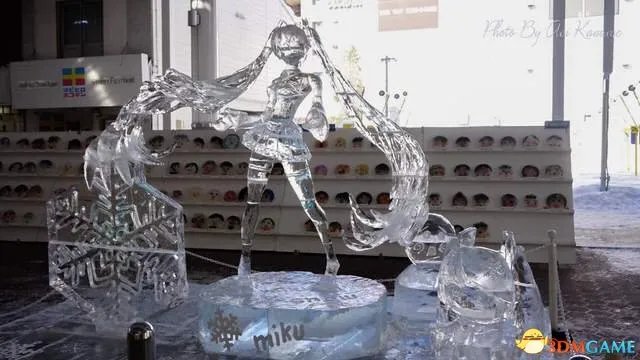 史上最冷绝对领域 日本惊现一丝不挂“冰初音”迷人